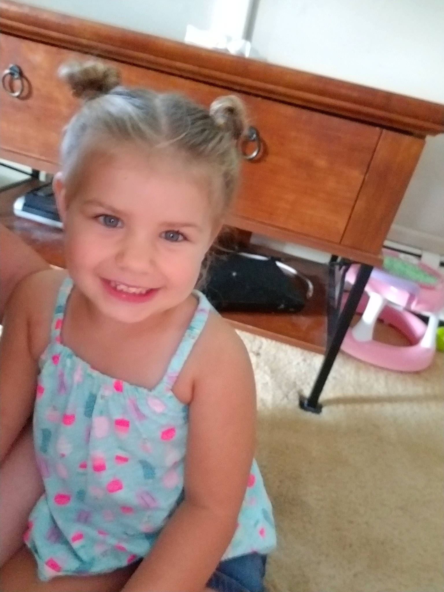 Teigan is registered to the contest to win money with this photo: arm, blond, cheek, child, day, ear, girl, hair, hairstyle, human_hair_color, joy, leg, organ, person, pink, play, shoulder, sitting, skin, smile