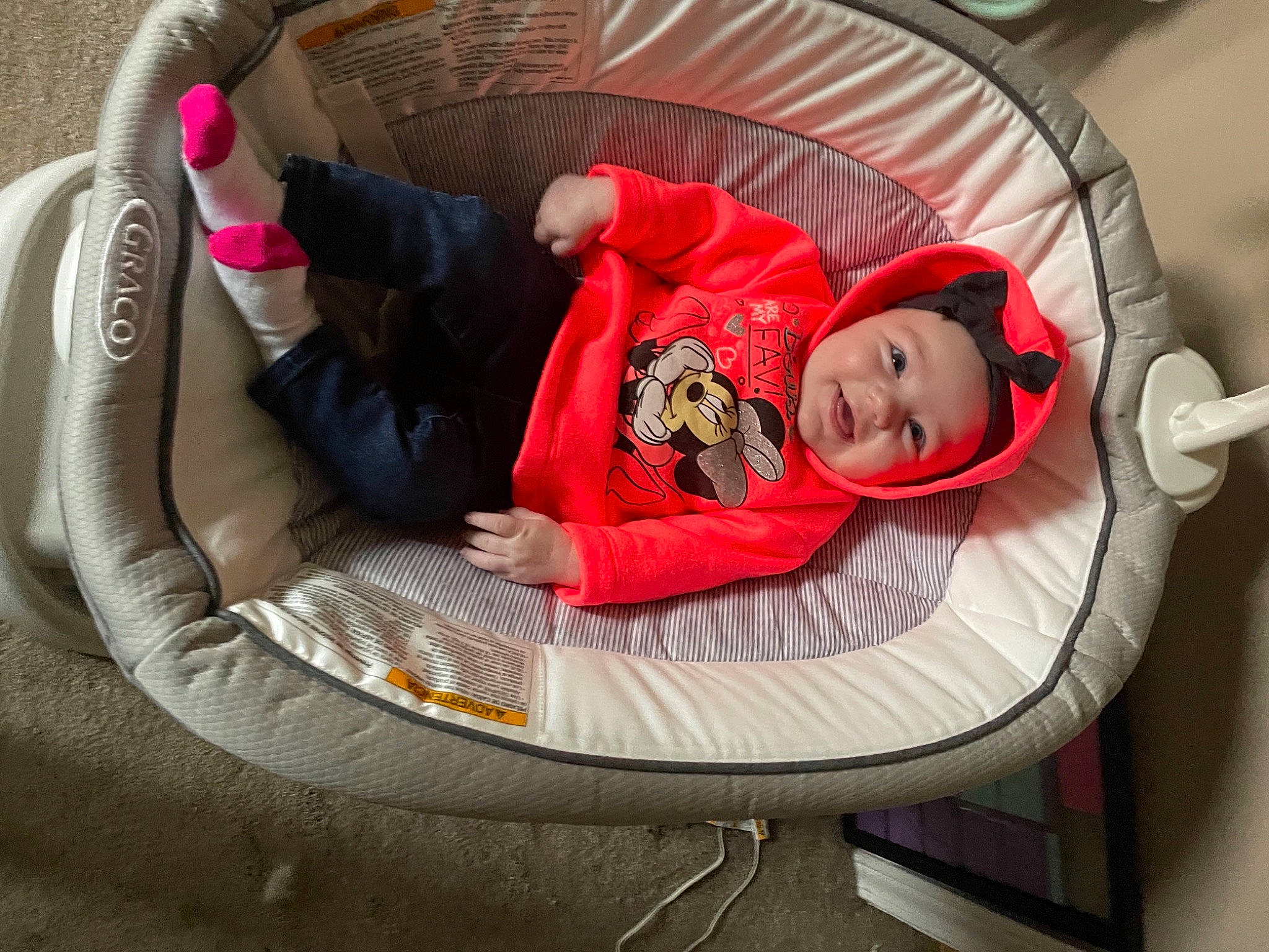 Gabrielle is registered to the contest to win money with this photo: auto_part, baby, baby_carriage, baby_products, baby_safety, baby_sleeping, baby_toddler_clothing, bag, car_seat, carmine, circle, comfort, fun, headwear, infant_bed, leisure, mammal, person, product, recreation