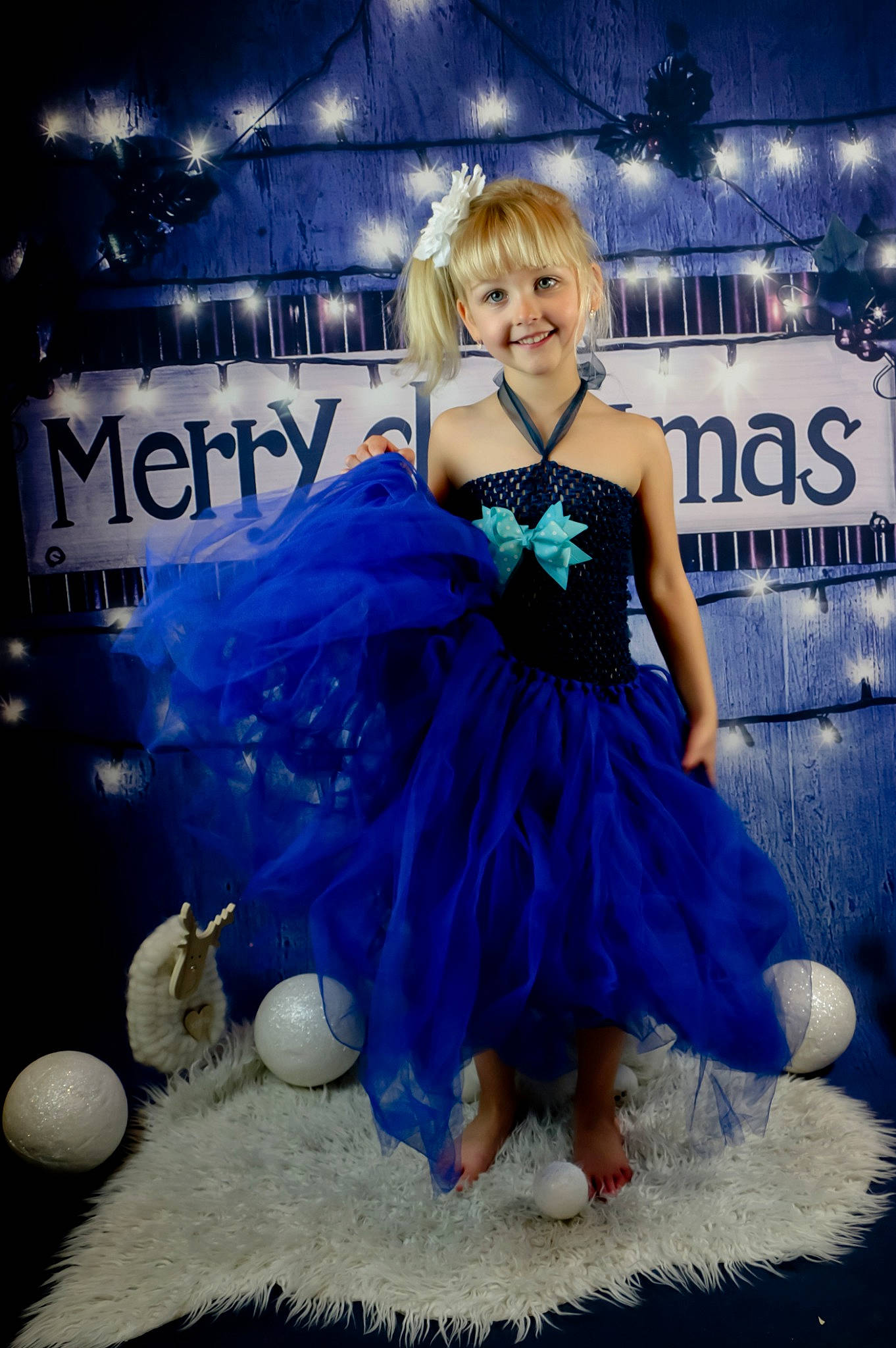 Noéline participe au concours pour gagner de l'argent avec cette photo : blue, clothing, costume, dress, fun, girl, joy, person, smile