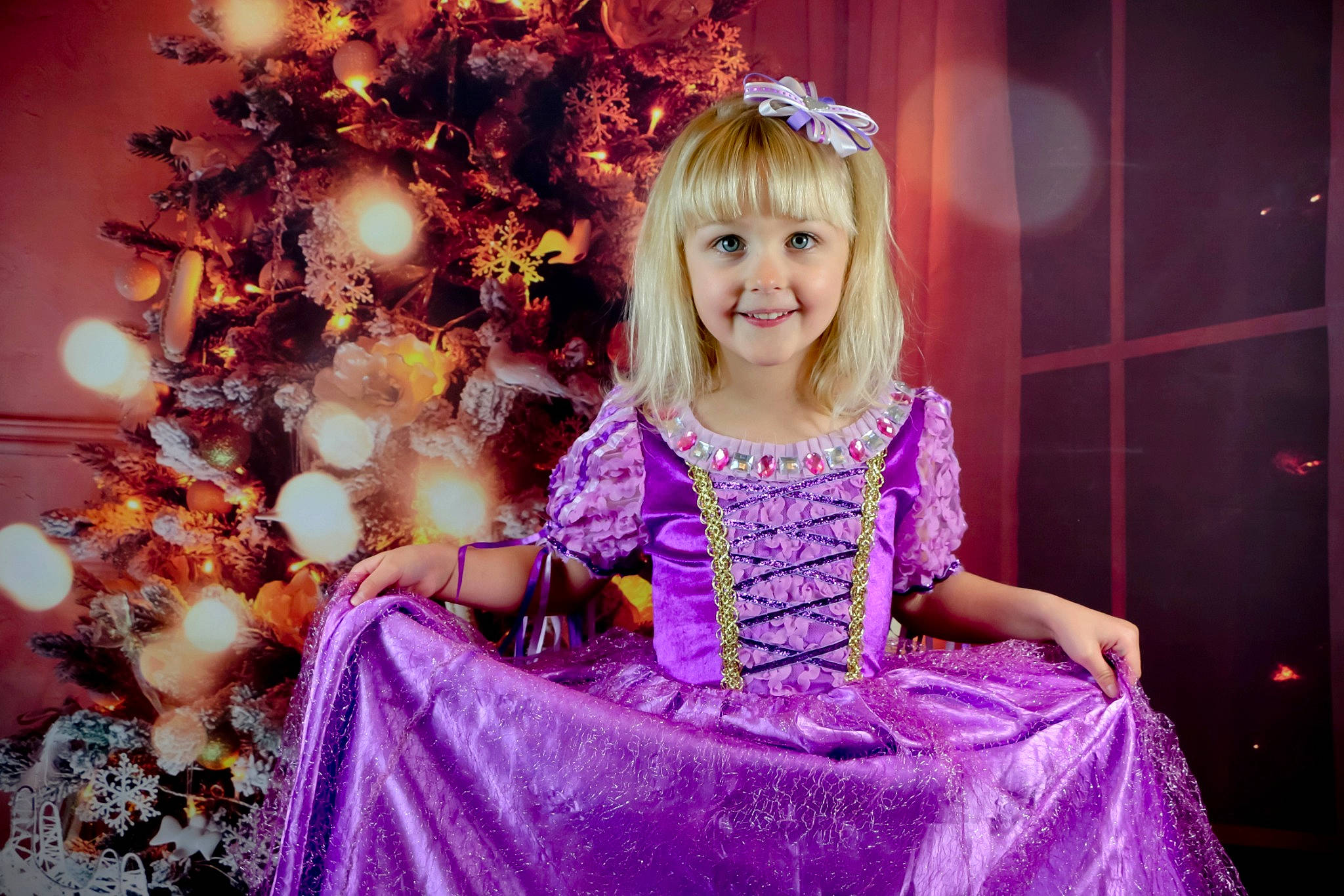 Noéline a rejoint le concours — aidez-le/la à gagner de superbes lots ! beauty, child, christmas, costume, fun, girl, happiness, joy, person, pink, purple, skin, smile, toddler
