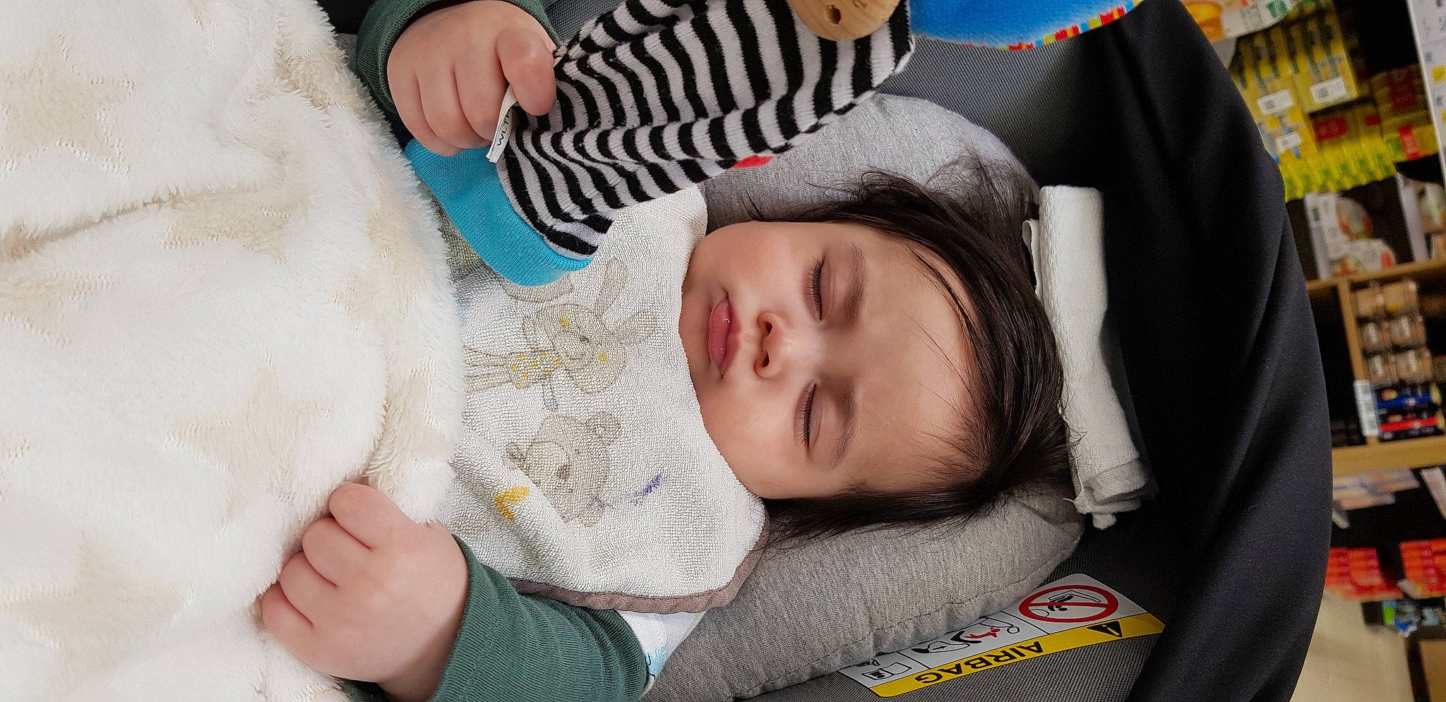 Aldriann a rejoint le concours — aidez-le/la à gagner de superbes lots ! baby, baby_products, baby_sleeping, baby_toddler_clothing, cheek, child, comfort, eyelash, finger, gesture, headgear, linens, nail, pattern, person, photograph, skin, sleeve, sorrow, thumb