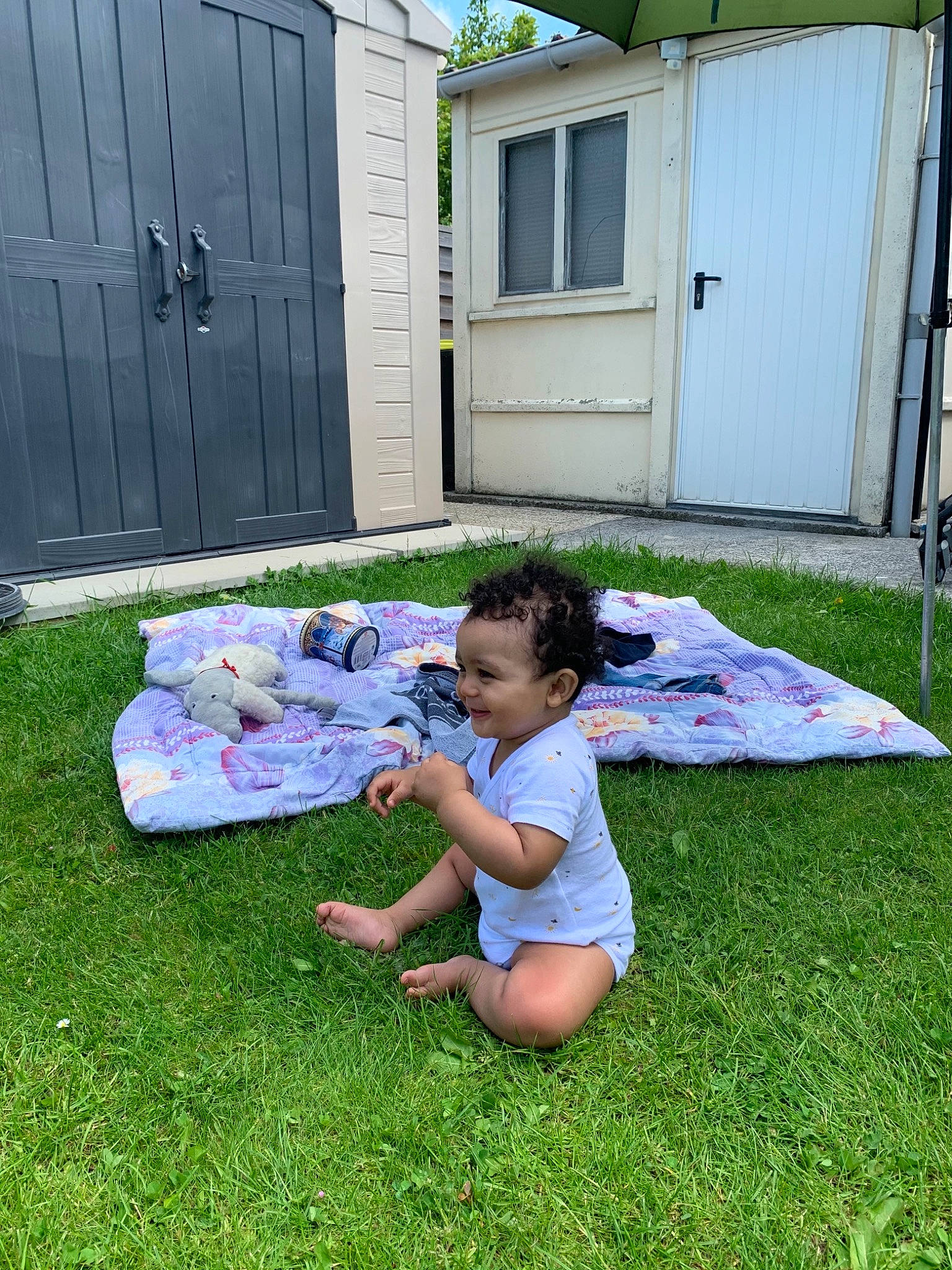 Jazil a rejoint le concours — aidez-le/la à gagner de superbes lots ! blue, child, door, fun, grass, grass_family, grassland, green, groundcover, home_door, house, lawn, leisure, mammal, people_in_nature, person, plant, summer, toddler, tree