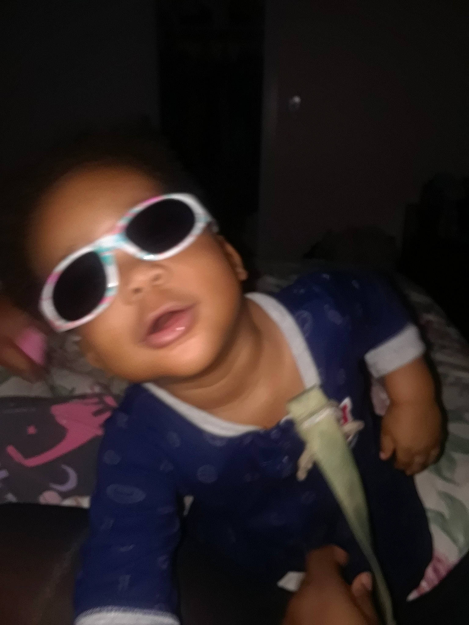 Sanon a rejoint le concours — aidez-le/la à gagner de superbes lots ! black_hair, child, cool, eyewear, fun, glasses, mouth, person, photography, smile, sunglasses, vision_care