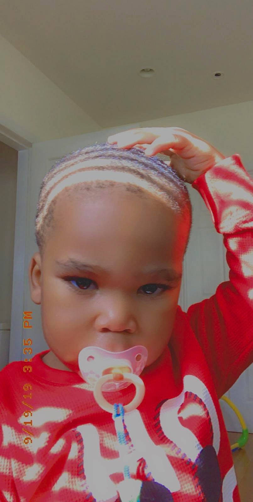 Sanon a rejoint le concours — aidez-le/la à gagner de superbes lots ! baby, cheek, child, ear, face, forehead, hair_accessory, head, lip, mouth, nose, person, skin, toddler