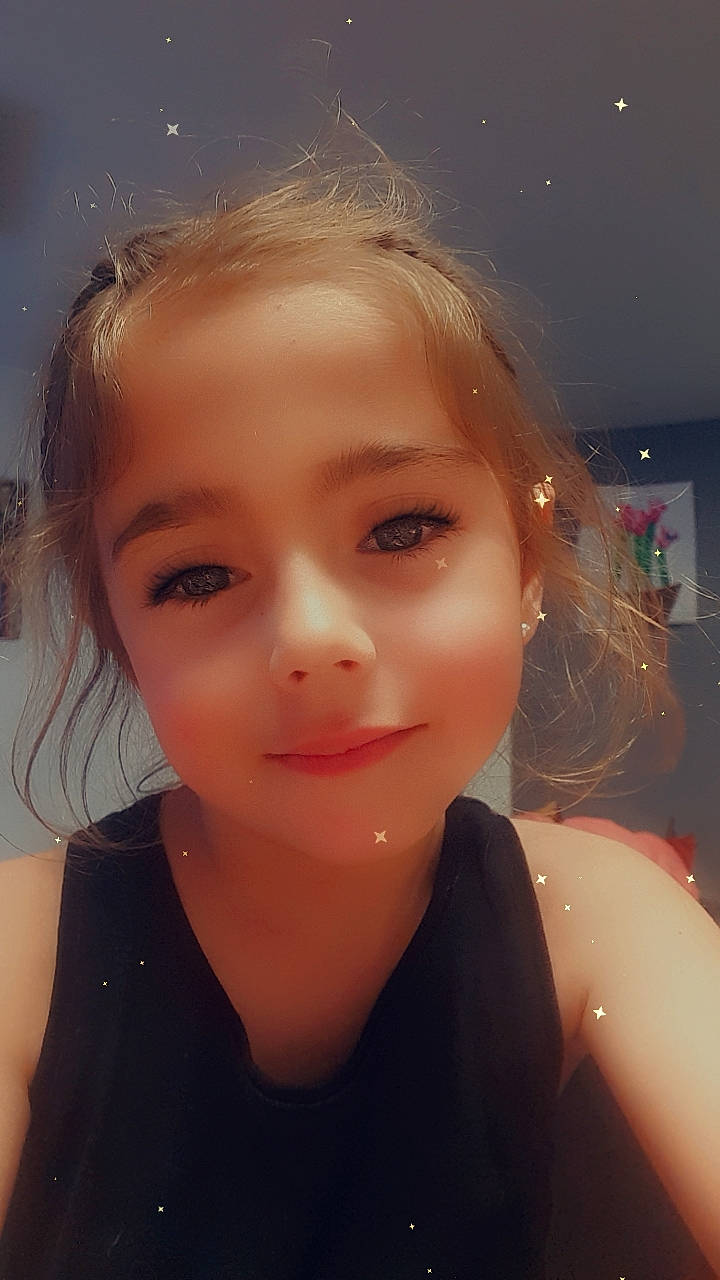 Morgane a rejoint le concours — aidez-le/la à gagner de superbes lots ! cheek, chin, ear, eyebrow, eyelash, facial_expression, flash_photography, forehead, hair, hairstyle, happy, iris, jaw, joy, lip, neck, nose, person, shoulder, skin