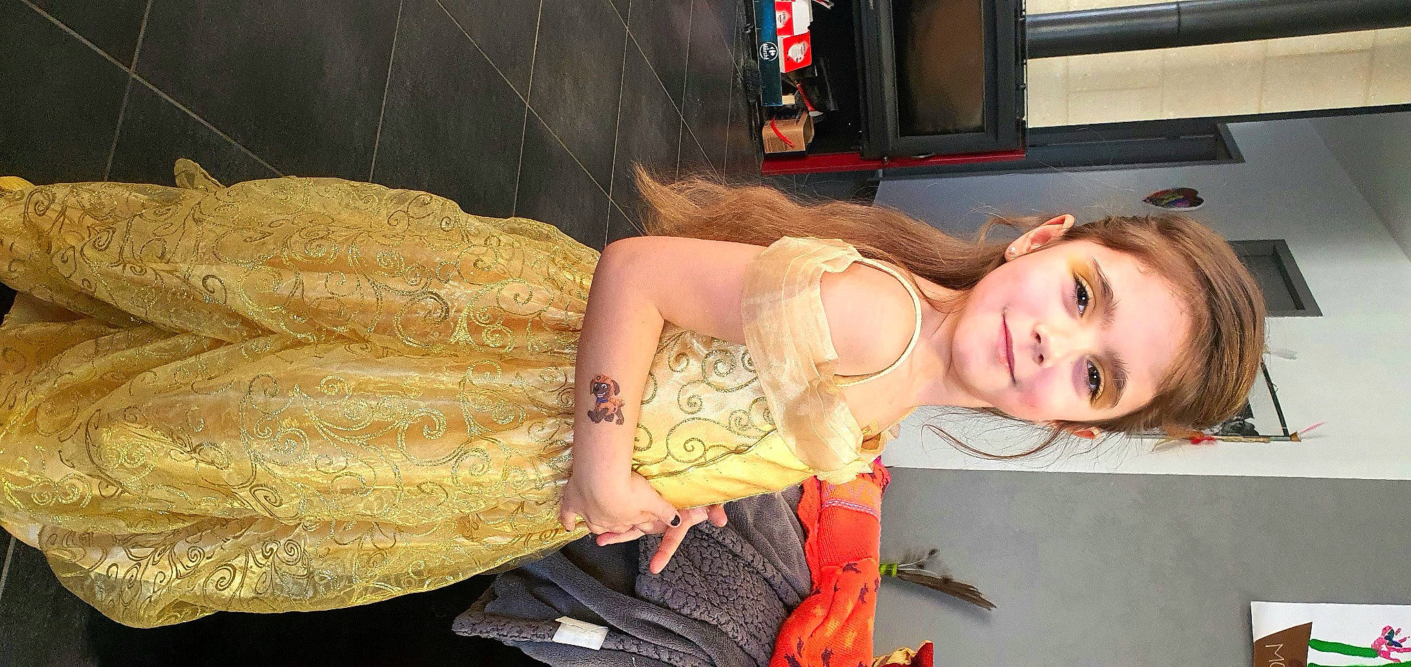 Morgane participe au concours pour gagner de l'argent avec cette photo : abdomen, chest, dress, event, eyelash, fashion_design, flash_photography, fun, hand, happy, human_leg, jewellery, joy, long_hair, peach, person, plant, smile, thigh, toddler