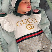 Djoud-Habib a rejoint le concours — aidez-le/la à gagner de superbes lots ! baby, sleeping, blanket, clothing, fashion, hat, infant, person, portrait, soft_texture, cozy, cute, rest, apparel, bed, child, luxury_brand, cute_outfit, toddler, relaxation