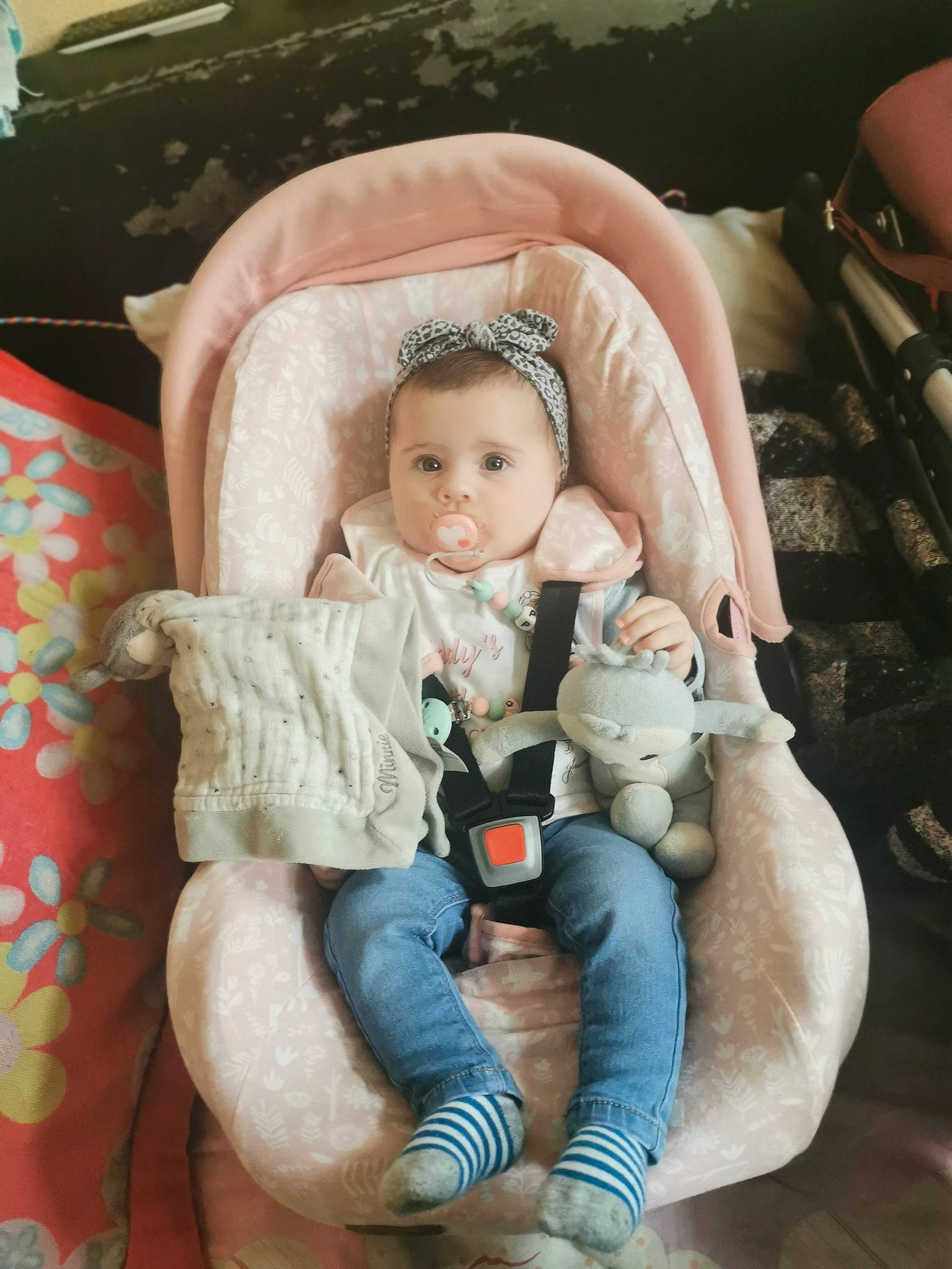 Peyton participe au concours pour gagner de l'argent avec cette photo : abdomen, baby, baby_carriage, baby_products, baby_toddler_clothing, cheek, child, comfort, finger, hand, head, lap, leg, nail, person, sitting, skin, thigh, thumb, toddler