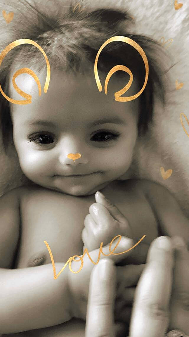 Indira participe au concours pour gagner de l'argent avec cette photo : cheek, child, doll, ear, eye, fictional_character, hand, joy, organ, person, smile