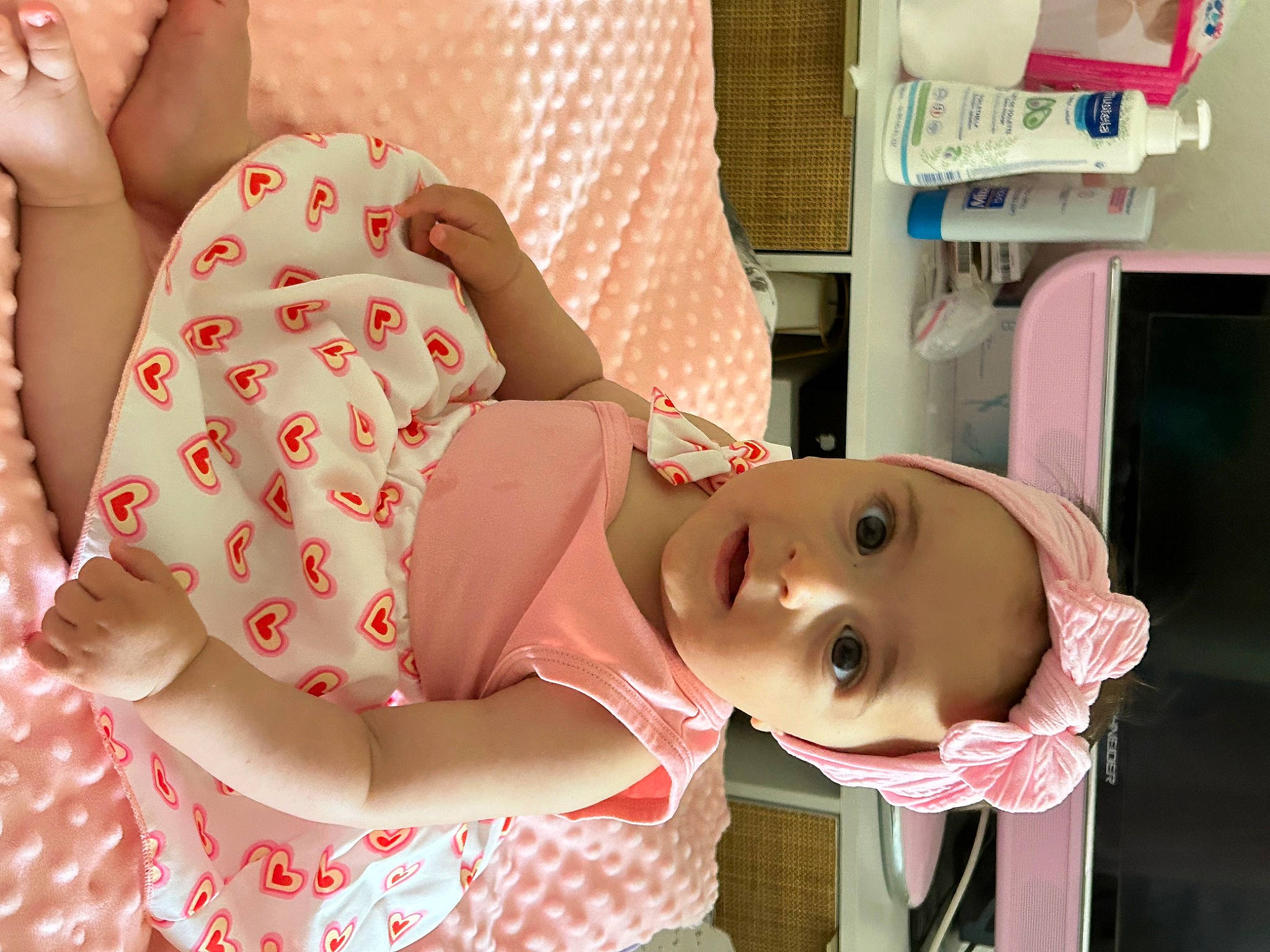 Louciana a rejoint le concours — aidez-le/la à gagner de superbes lots ! baby, baby_products, baby_sleeping, baby_toddler_clothing, cheek, child, comfort, happy, hat, pattern, person, room, toddler