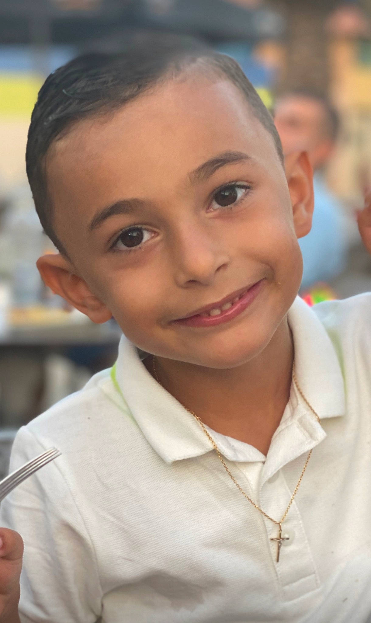 Julian participe au concours pour gagner de l'argent avec cette photo : adaptation, beauty, cheek, chin, dress_shirt, eye, eyebrow, facial_expression, flash_photography, forehead, gesture, hairstyle, happy, head, iris, joy, lip, nose, person, school_uniform