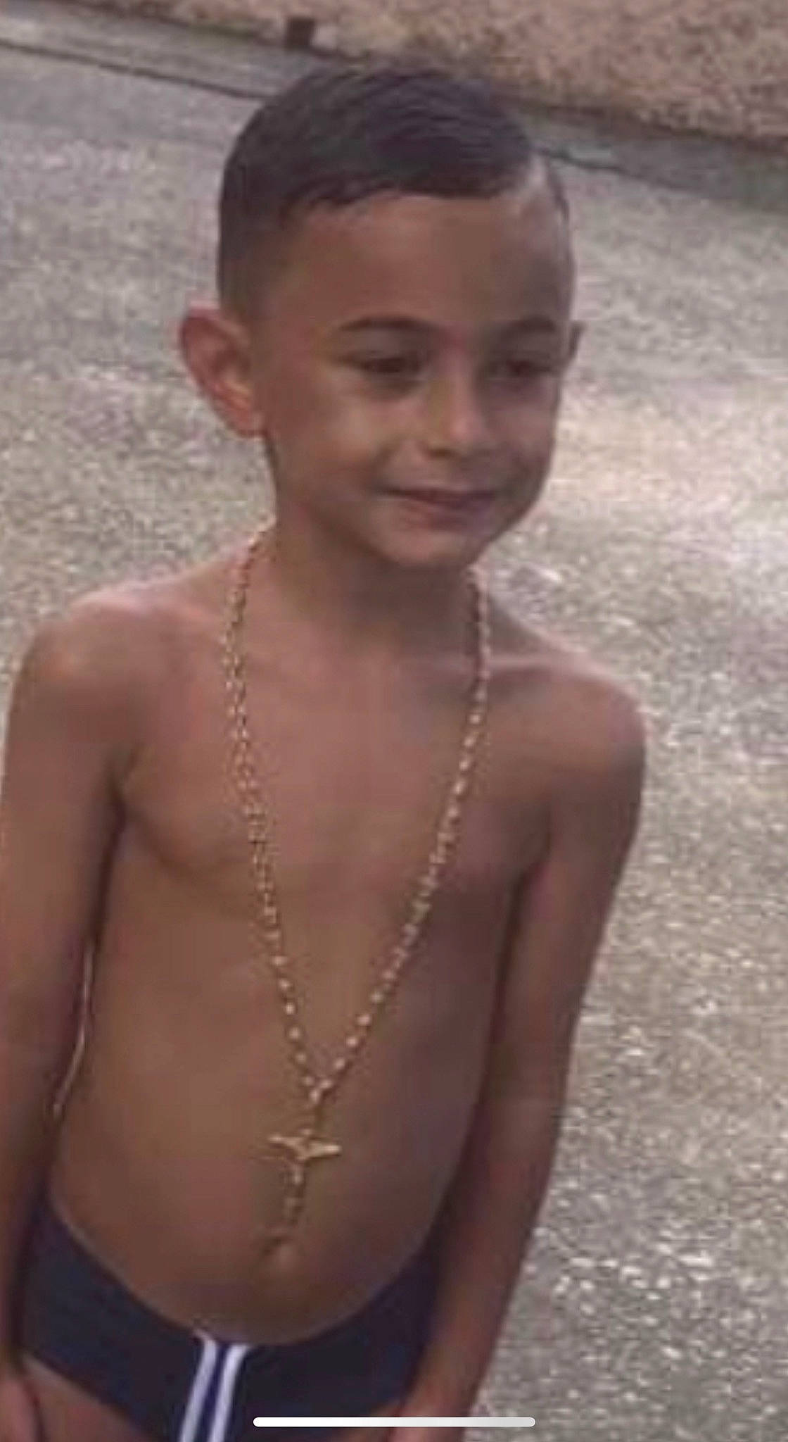 Julian a rejoint le concours — aidez-le/la à gagner de superbes lots ! arm, barechested, black_hair, body_jewelry, chest, chin, eyebrow, face, flash_photography, forehead, hairstyle, head, human_body, joy, lip, neck, necklace, person, shoulder, skin