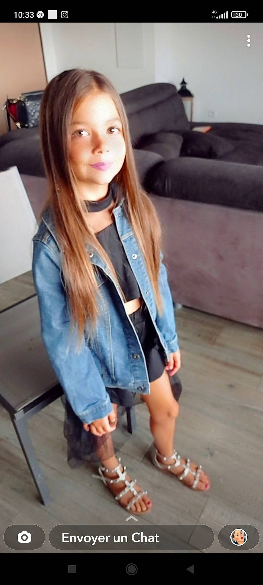 Ghjulia participe au concours pour gagner de l'argent avec cette photo : blazer, collar, couch, denim, dress_shirt, electric_blue, eyewear, face, fashion_design, hair, joint, knee, leather_jacket, lip, long_hair, neck, person, sleeve, sportswear, thigh