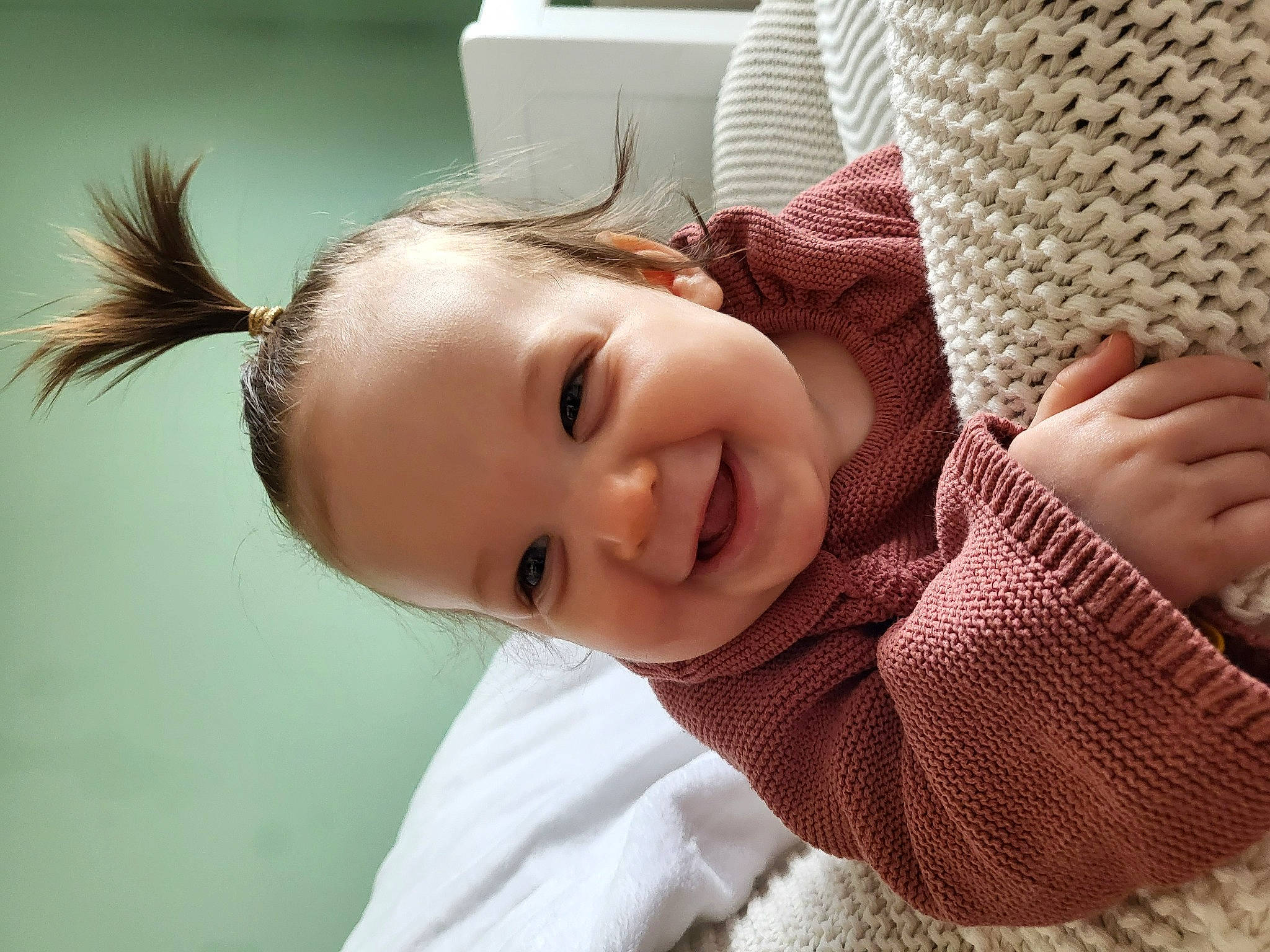 Calie participe au concours pour gagner de l'argent avec cette photo : arm, baby_toddler_clothing, cheek, comfort, dress, eye, eyelash, face, finger, hand, happy, headgear, human_body, joy, lip, neck, nose, person, skin, sleeve