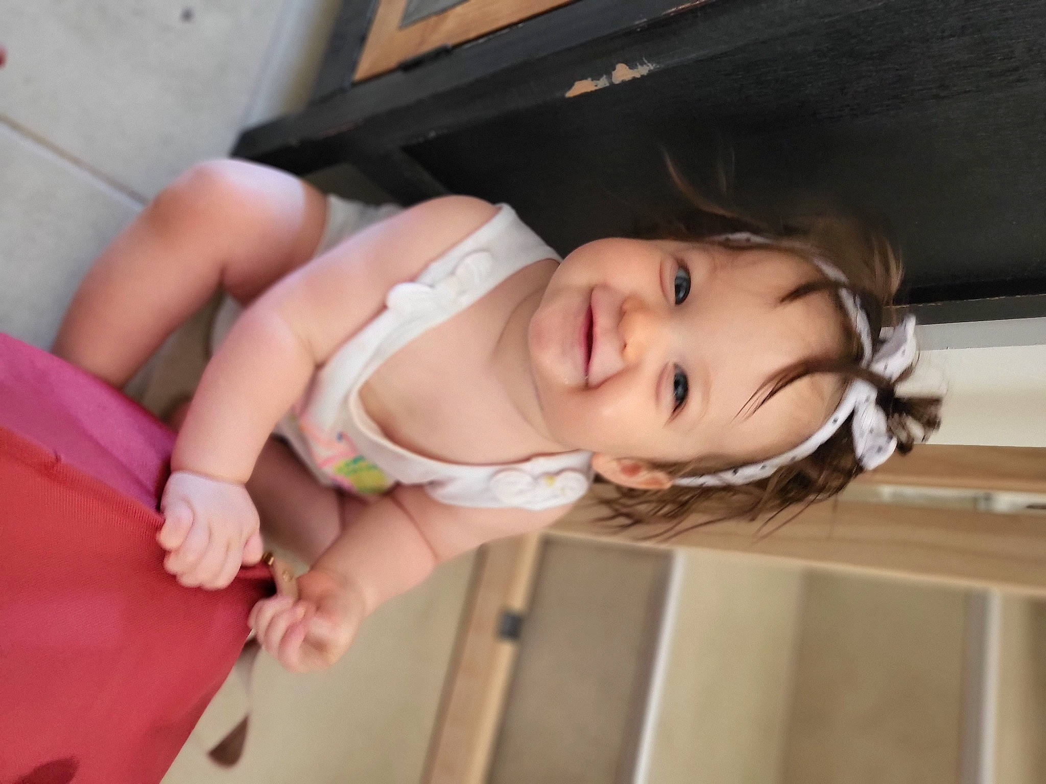 Calie a rejoint le concours — aidez-le/la à gagner de superbes lots ! automotive_exterior, baby, baby_products, baby_toddler_clothing, chest, child, dress, elbow, finger, fun, hand, happy, human_leg, joy, luxury_vehicle, person, skin, smile, toddler, vehicle_door