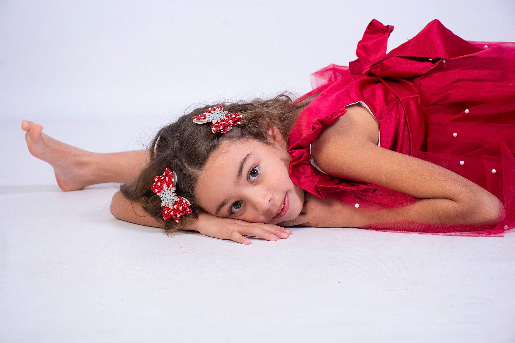 Shéryne participe au concours pour gagner de l'argent avec cette photo : arm, black_hair, comfort, dress, elbow, eyelash, fashion_design, flash_photography, happy, human_leg, joy, leg, lip, magenta, person, petal, pink, skin, sleeve, thigh