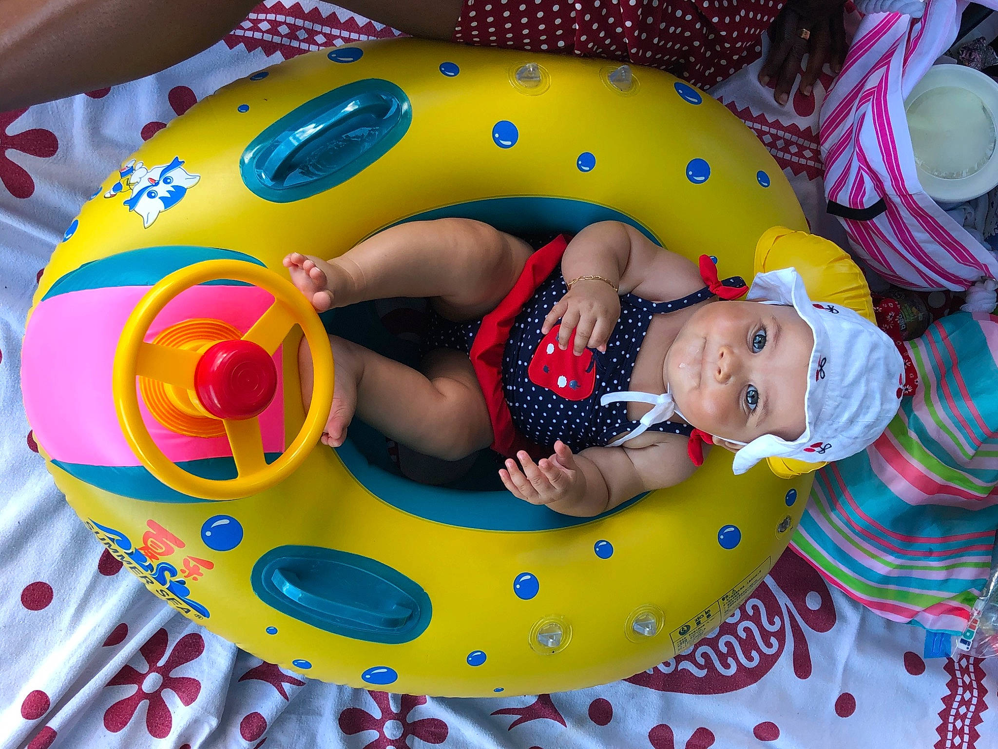 Myla a rejoint le concours — aidez-le/la à gagner de superbes lots ! baby, baby_float, baby_products, baby_toys, child, fun, games, headwear, inflatable, leisure, person, play, product, recreation, toddler, toy