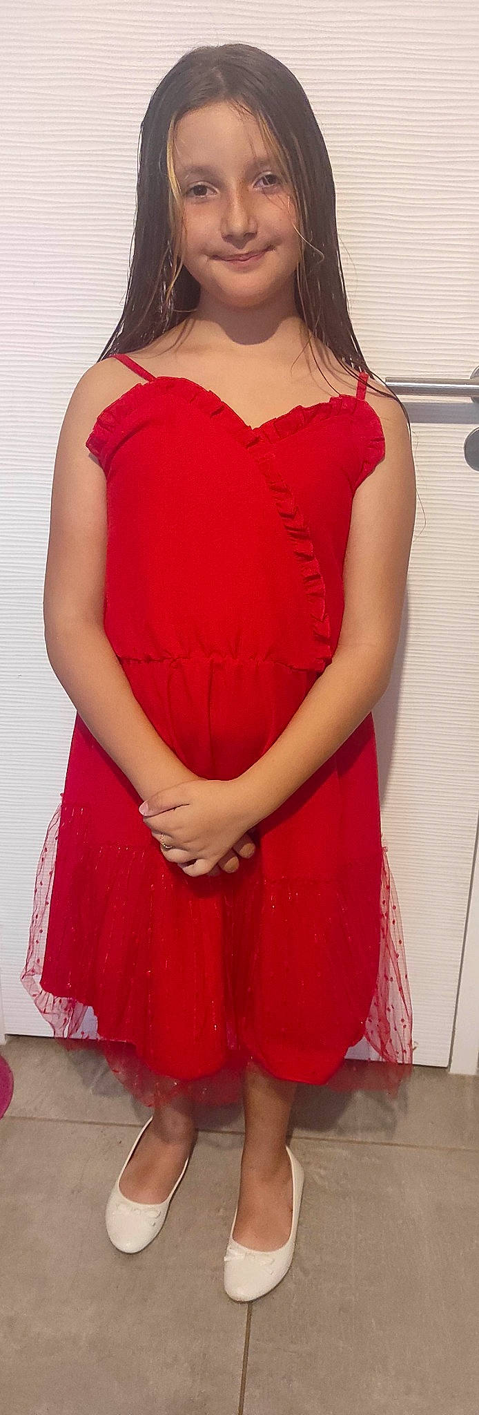 Lyana participe au concours pour gagner de l'argent avec cette photo : arm, blazer, collar, day_dress, dress, fashion_design, human_body, joint, joy, magenta, neck, one_piece_garment, person, pink, red, shoulder, sleeve, strapless_dress, textile, thigh