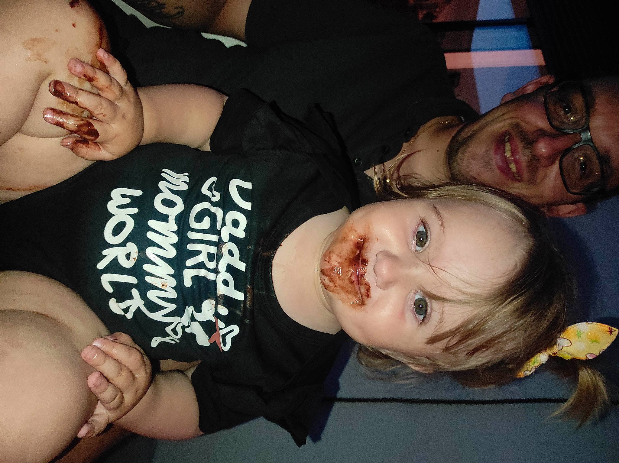 Naëlya a rejoint le concours — aidez-le/la à gagner de superbes lots ! arm, black, cheek, eye, face, facial_expression, hair, hairstyle, hand, head, human, human_body, joy, mouth, muscle, neck, nose, organ, person, product