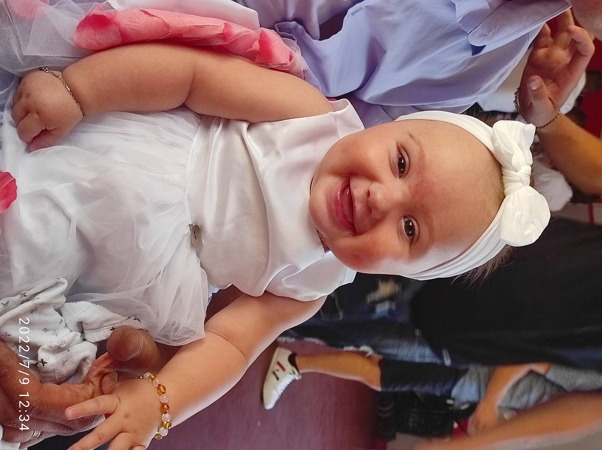 Naëlya participe au concours pour gagner de l'argent avec cette photo : abdomen, baby, baby_toddler_clothing, chest, child, comfort, event, eyelash, finger, fun, gesture, hand, happy, hat, jewellery, mouth, person, skin, smile, thigh