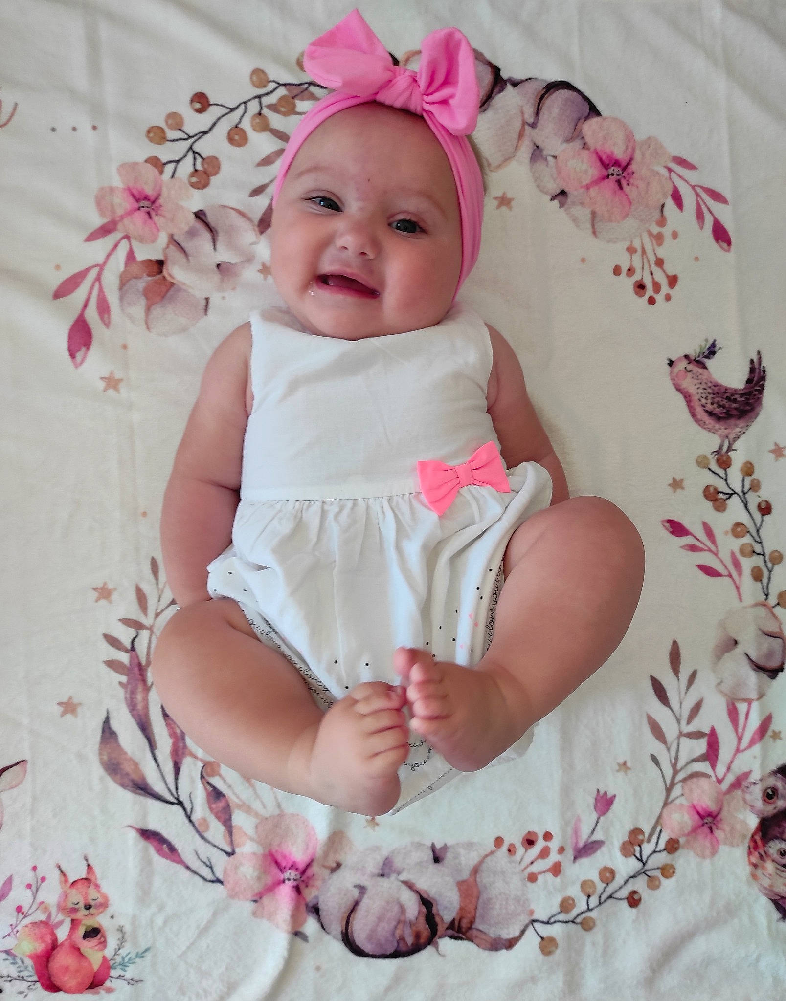 Naëlya participe au concours pour gagner de l'argent avec cette photo : baby, baby_toddler_clothing, child, day_dress, dress, embellishment, happy, headband, headgear, headpiece, headwear, magenta, pattern, person, petal, pink, skin, sleeve, smile, textile