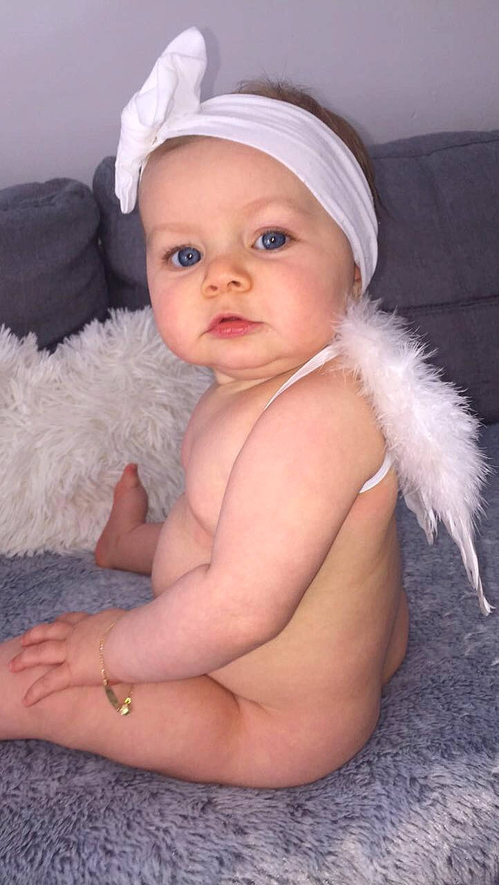 Carmen a rejoint le concours — aidez-le/la à gagner de superbes lots ! baby, child, child_model, costume_accessory, face, fur, head, headgear, headwear, person, skin, toddler