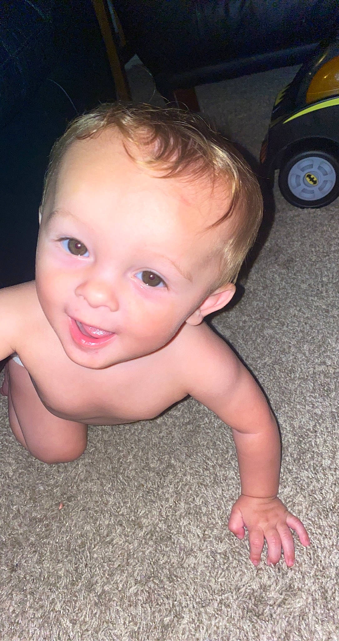 Kayne is registered to the contest to win money with this photo: cheek, chin, eye, eyebrow, flash_photography, gesture, hair, hand, head, human_body, iris, leg, lip, mammal, mouth, nose, person, skin, smile, tire