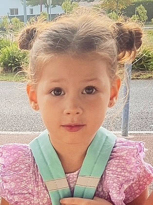 Thaïs a rejoint le concours — aidez-le/la à gagner de superbes lots ! baby_toddler_clothing, blond, cheek, child, ear, eyelash, fun, grass, hair, happy, head, iris, lip, nose, person, pink, plant, skin, smile, toddler