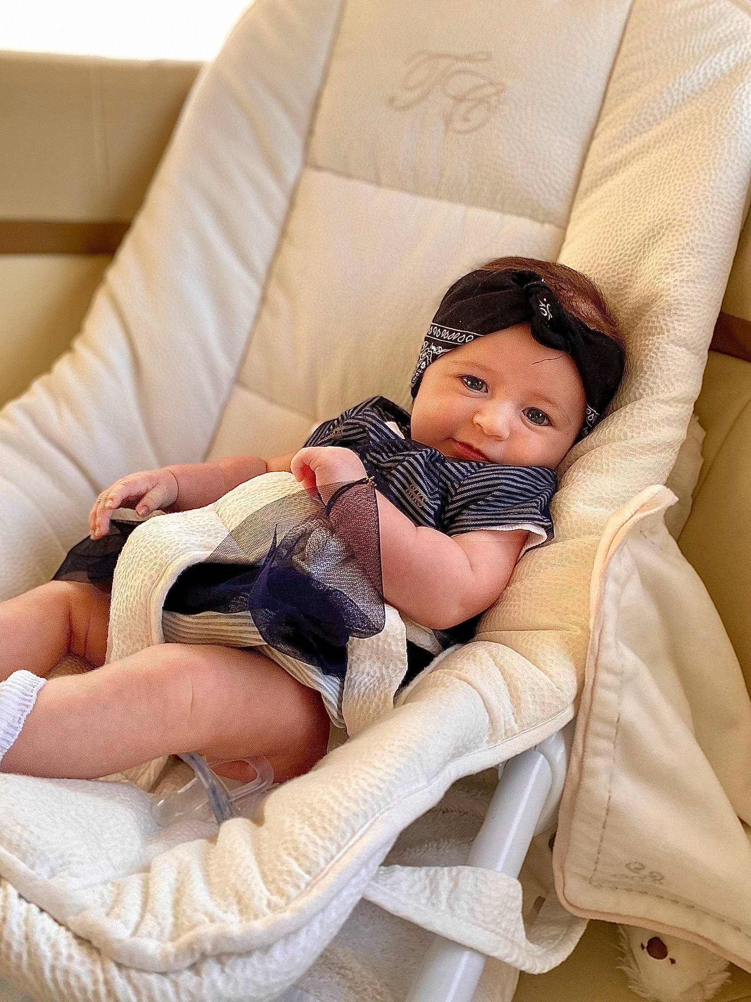 Swan participe au concours pour gagner de l'argent avec cette photo : baby, child, comfort, headwear, leg, person, product, toddler