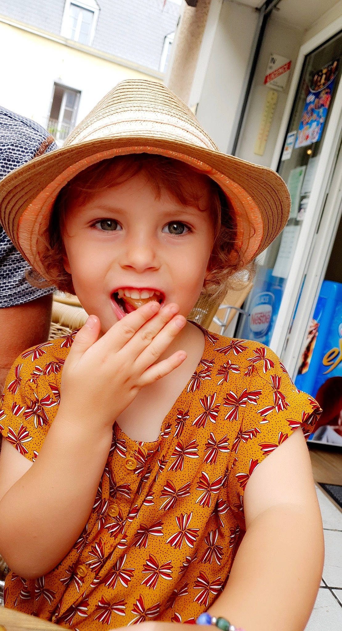 Ilona participe au concours pour gagner de l'argent avec cette photo : blue, chair, child, chin, fun, gesture, hairstyle, happy, hat, headgear, headwear, human_body, joy, lip, mouth, neck, nose, person, skin, smile