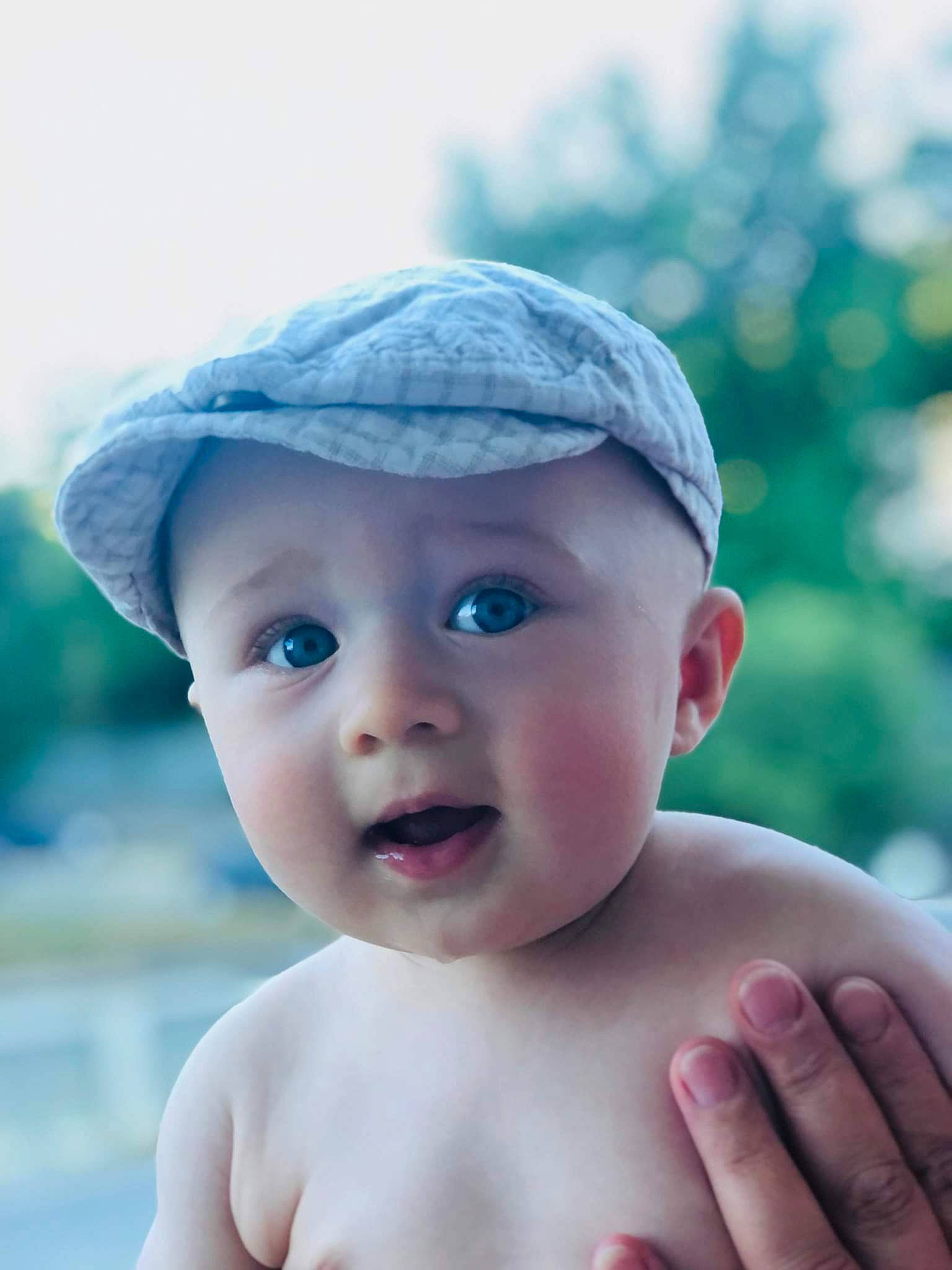 Ayan participe au concours pour gagner de l'argent avec cette photo : arm, baby, cheek, chin, eyebrow, eyelash, facial_expression, flash_photography, forehead, gesture, hand, happy, headwear, human_body, lip, mouth, nose, person, pink, skin