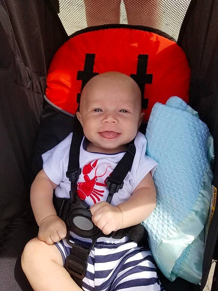 Leium is registered to the contest to win money with this photo: baby, baby_products, car_seat, child, person, product, sitting, toddler