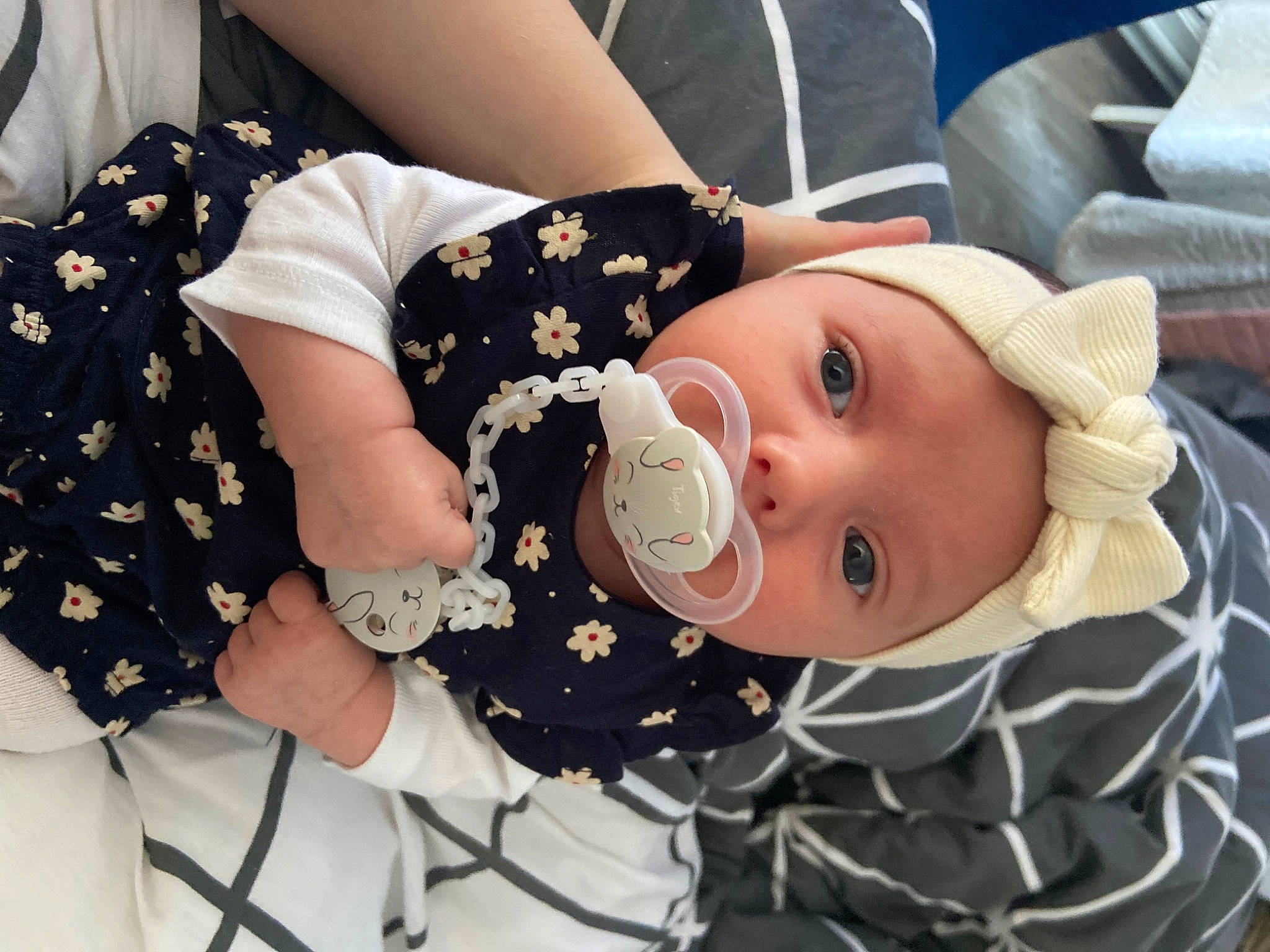 Justine a rejoint le concours — aidez-le/la à gagner de superbes lots ! baby, baby_products, baby_safety, baby_toddler_clothing, cheek, child, comfort, event, eyebrow, eyelash, gesture, happy, headgear, headwear, pattern, person, sleeve, toddler, wrist