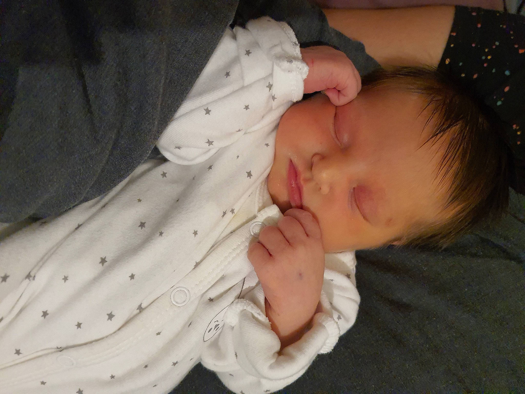 Kamélia participe au concours pour gagner de l'argent avec cette photo : baby, baby_sleeping, baby_toddler_clothing, bedtime, cheek, child, comfort, nap, person, skin, sleep, toddler