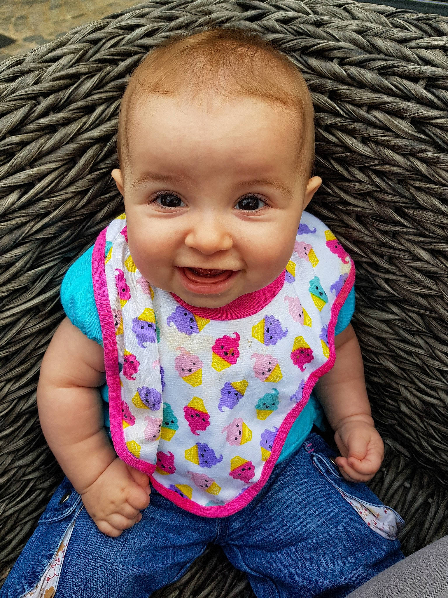 Zoé a rejoint le concours — aidez-le/la à gagner de superbes lots ! baby, baby_toddler_clothing, cheek, child, chin, cool, design, eye, face, fun, head, joy, lip, nose, pattern, people, person, pink, product, skin