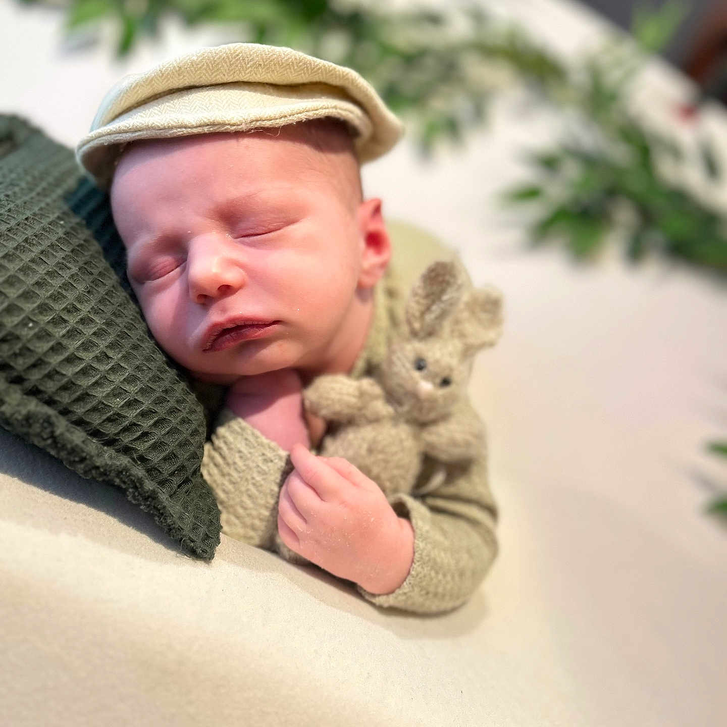 Mattéo a rejoint le concours — aidez-le/la à gagner de superbes lots ! baby, blanket, bodypart, cap, clothing, couch, face, finger, furniture, glove, hand, hat, head, knitwear, newborn, person, photography, portrait, sleeping, sweater