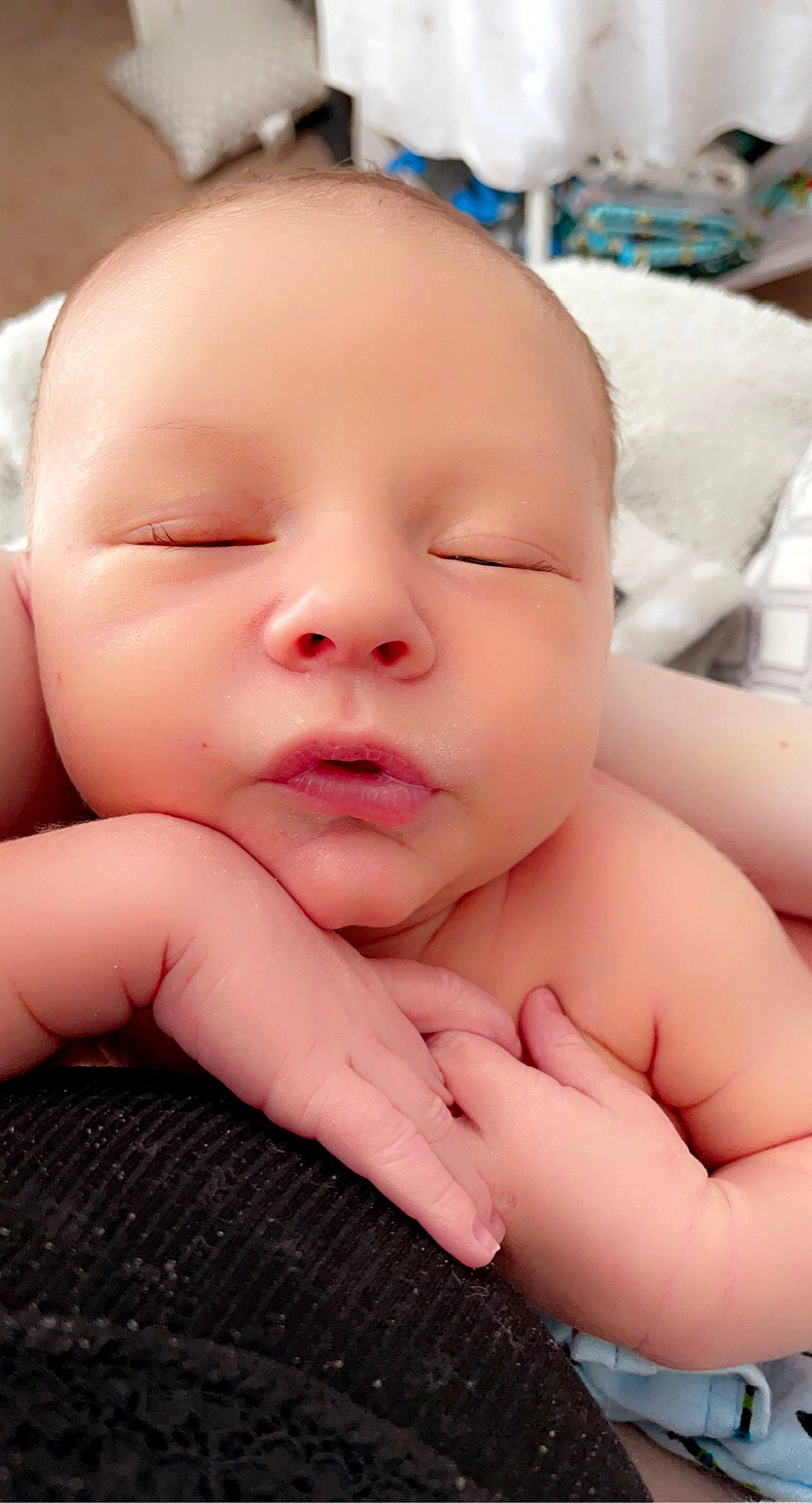 Kadriel is registered to the contest to win money with this photo: arm, baby, cheek, comfort, eyelash, finger, gesture, hair, hand, happy, human_body, iris, lip, mouth, neck, nose, person, skin, smile, stomach