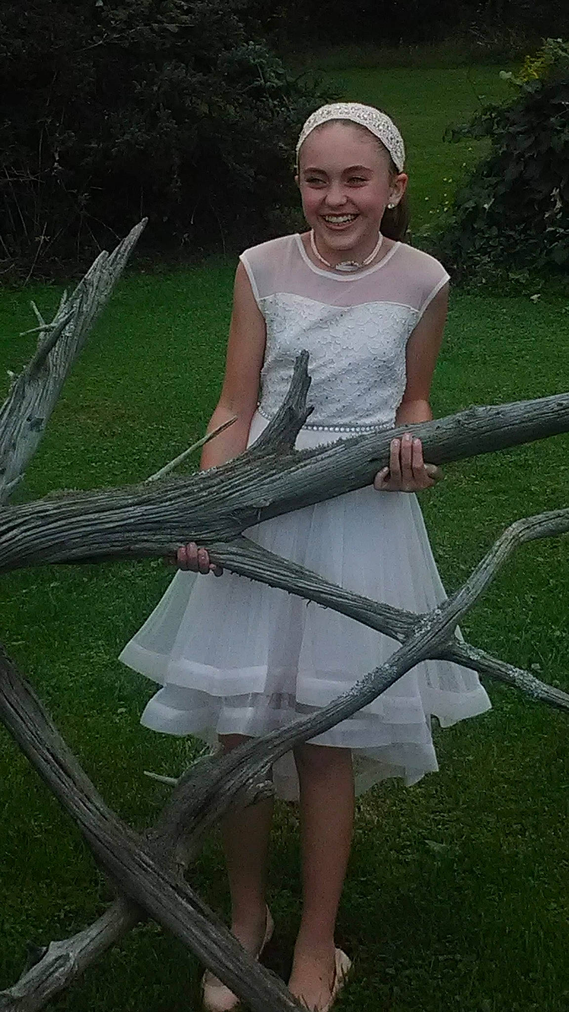 Ellexis is registered to the contest to win money with this photo: bridal_accessory, dress, headwear, joy, person