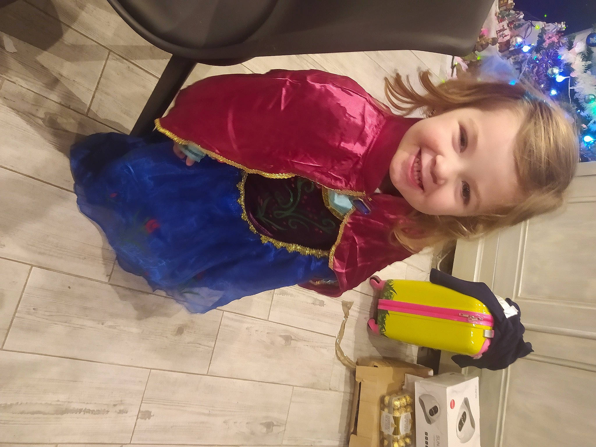 Lizy participe au concours pour gagner de l'argent avec cette photo : child, costume, event, flooring, fun, happy, head, holiday, human_body, joy, leisure, magenta, person, play, smile, toddler