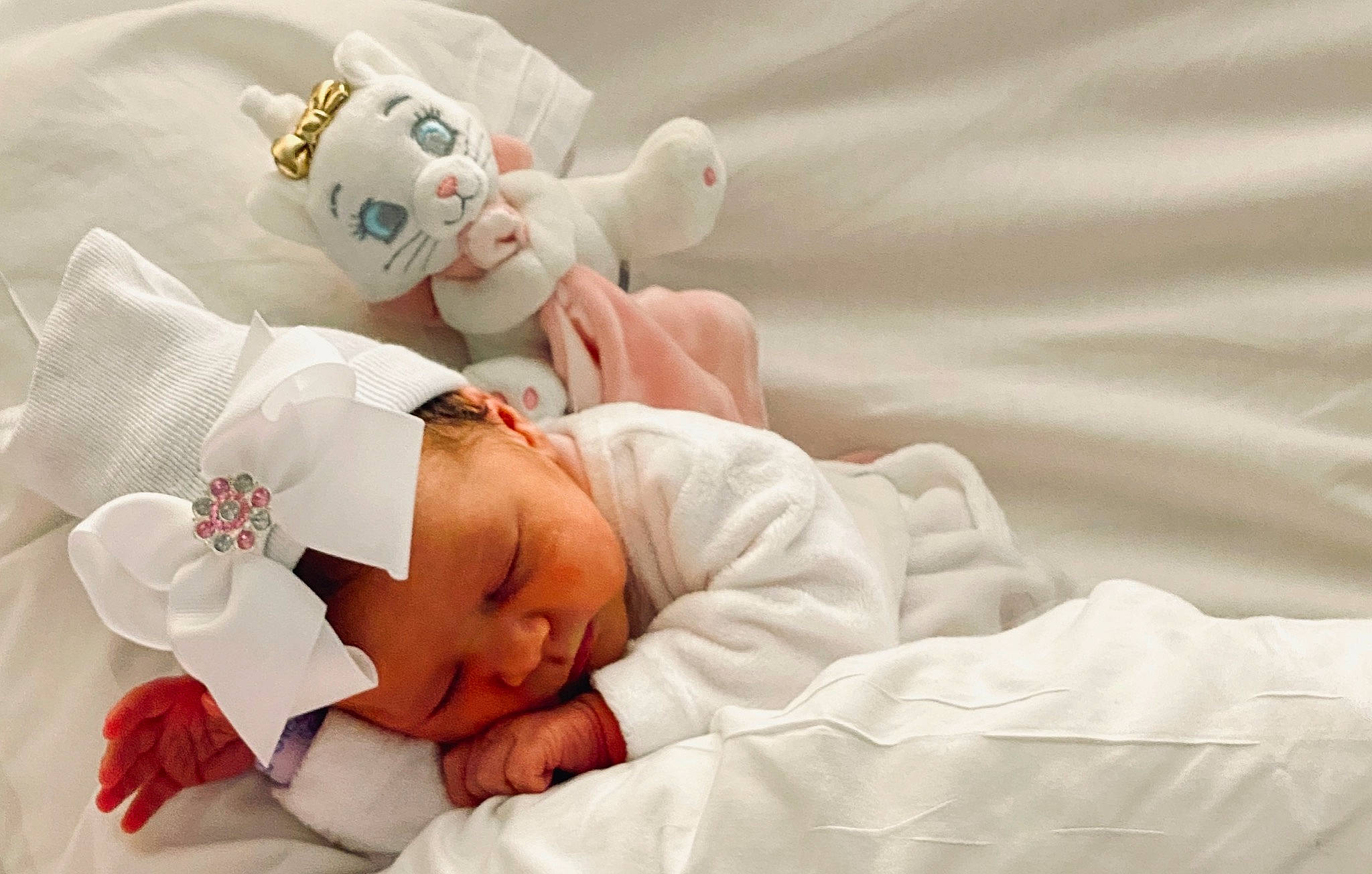 Spencer a rejoint le concours — aidez-le/la à gagner de superbes lots ! baby, baby_sleeping, bedtime, birth, child, comfort, hair_accessory, headgear, nap, person, sleep, textile