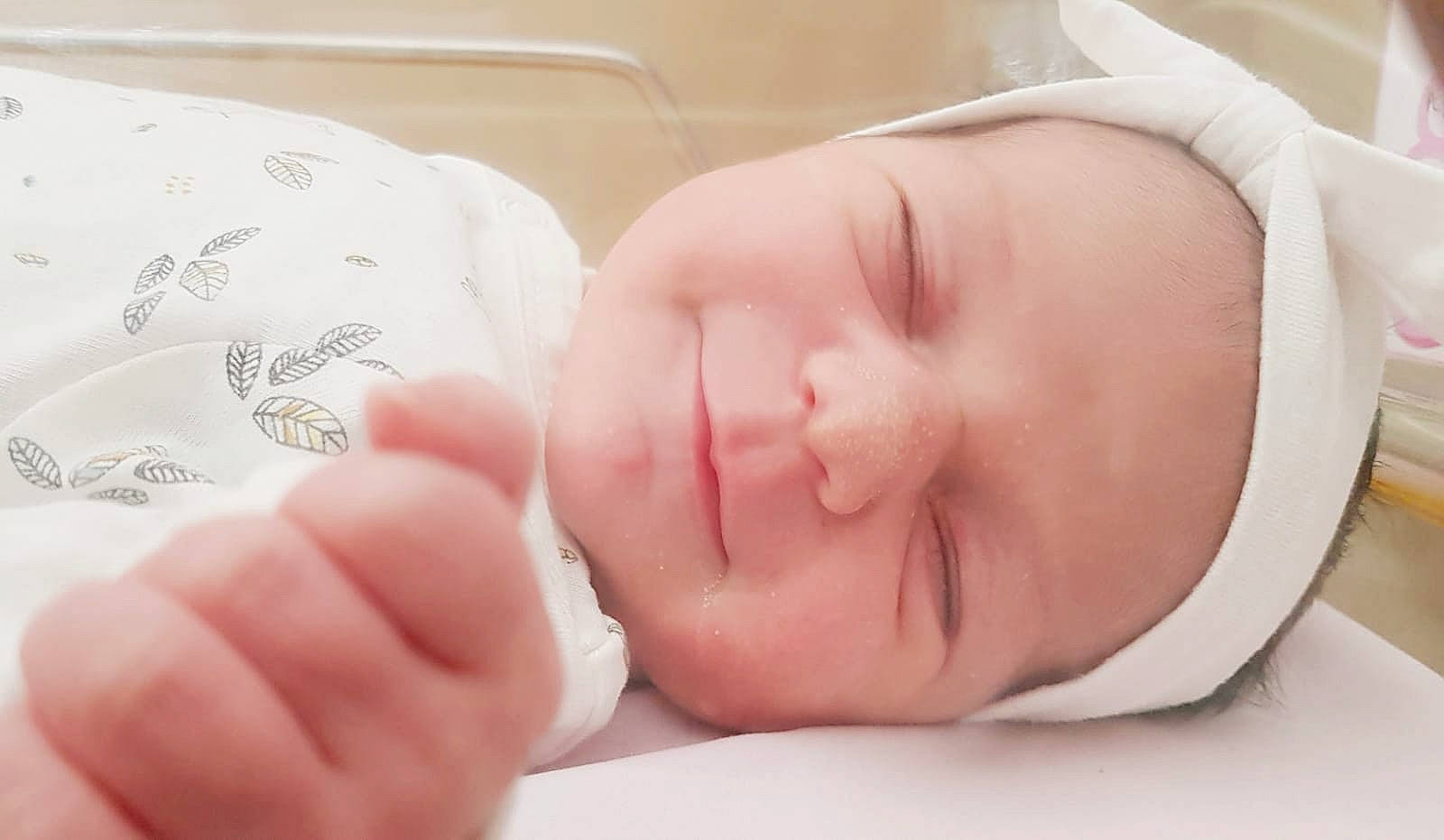 Melis participe au concours pour gagner de l'argent avec cette photo : baby, baby_sleeping, bedtime, birth, cheek, child, childbirth, face, finger, gesture, hand, headwear, lip, mouth, nap, nose, person, skin, sleep, toddler