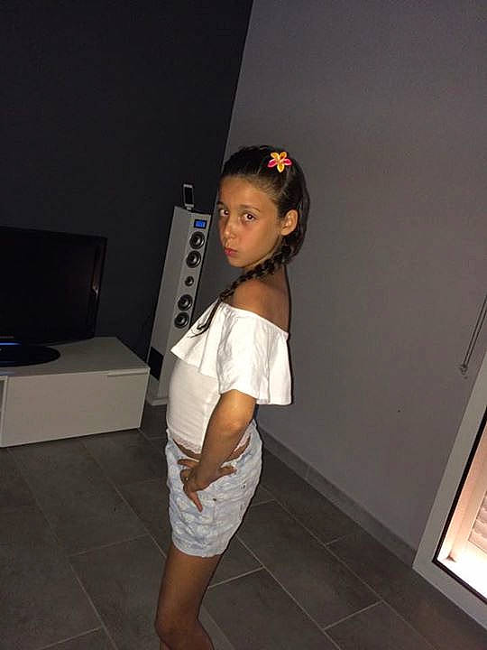 Olena a rejoint le concours — aidez-le/la à gagner de superbes lots ! beauty, black, clothing, costume, dress, fashion, girl, lady, leg, model, photo_shoot, white