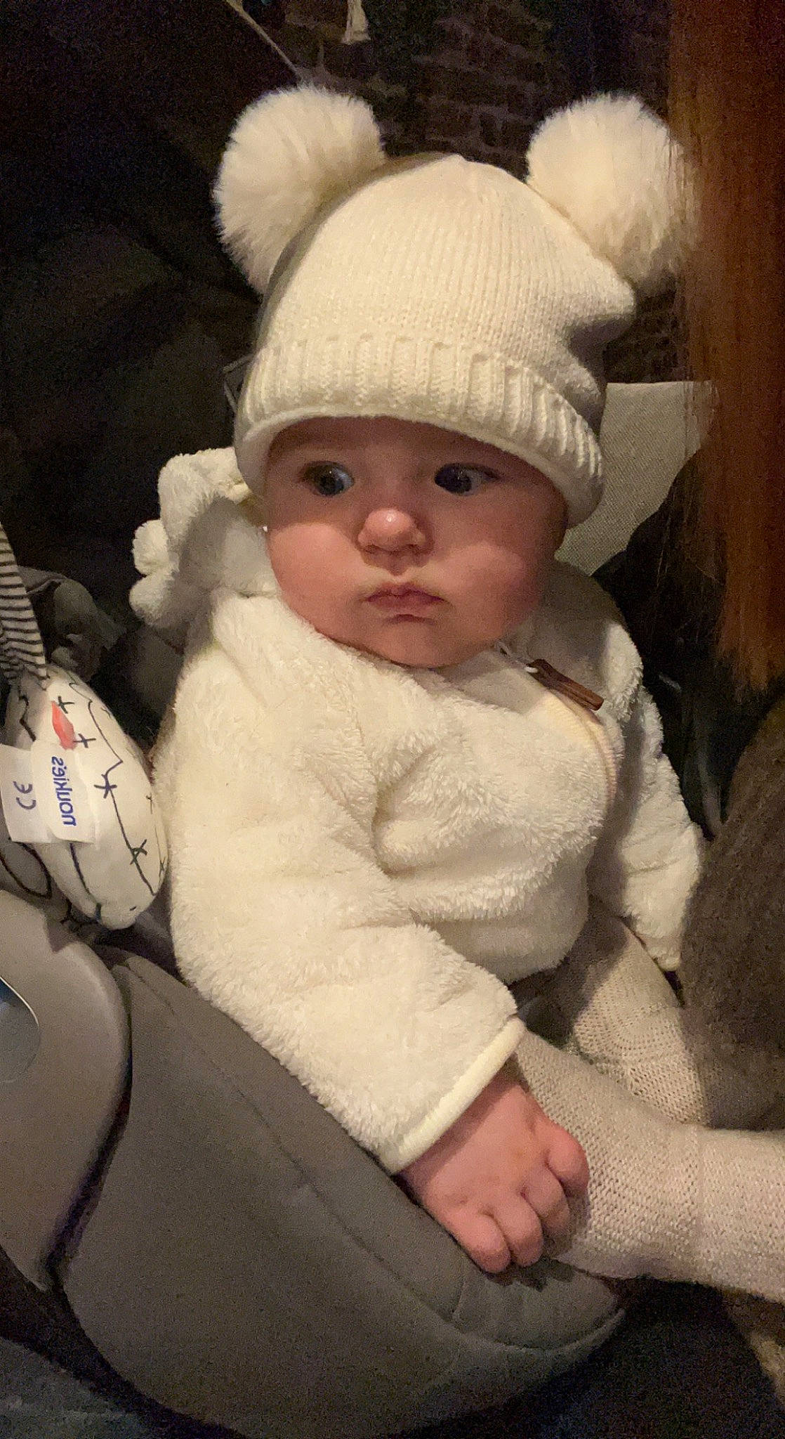 Victoire a rejoint le concours — aidez-le/la à gagner de superbes lots ! baby, baby_toddler_clothing, cap, cheek, child, comfort, dress, eye, eyebrow, fashion_accessory, fur, headgear, headwear, human_body, iris, knit_cap, lip, nose, person, skin