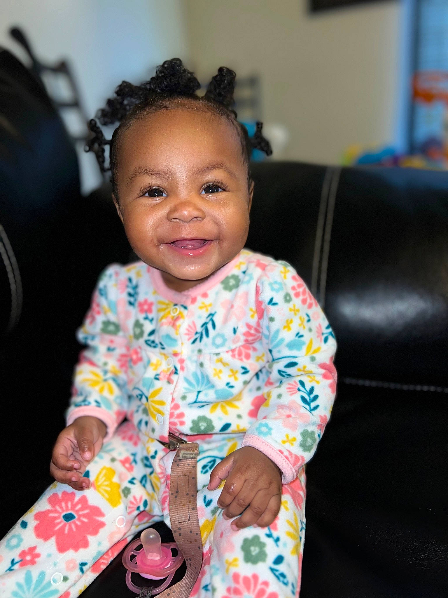 Desiree is registered to the contest to win money with this photo: audio_equipment, automotive_tire, baby, baby_toddler_clothing, child, comfort, eye, fun, happy, head, iris, joy, pattern, person, sitting, skin, sleeve, smile, t_shirt, tire