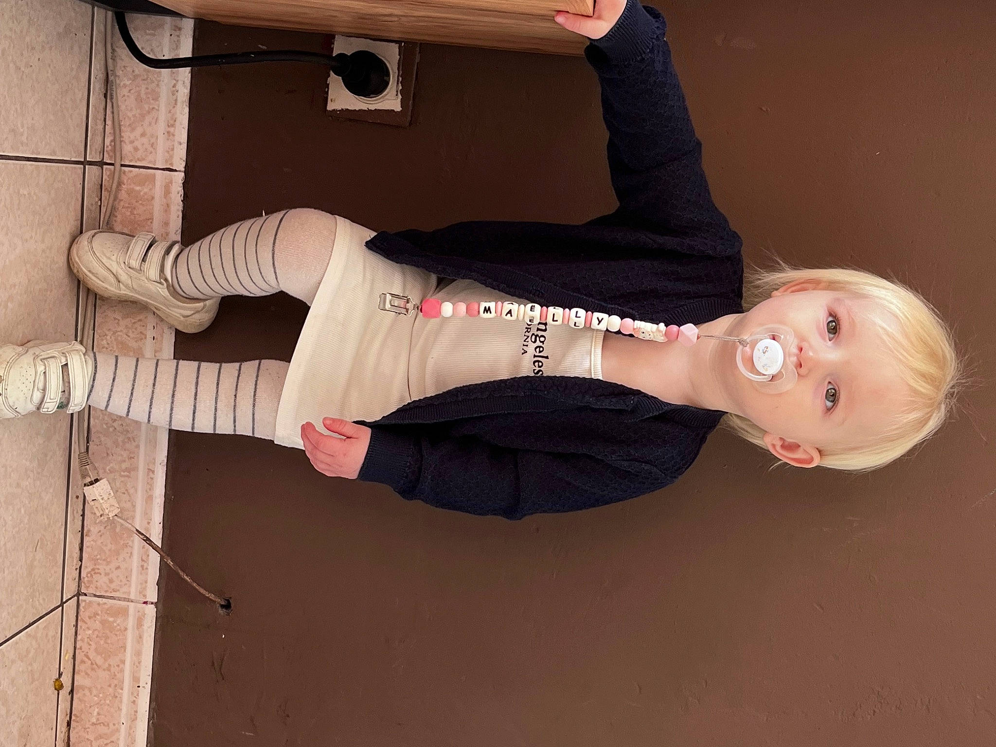 Maëlly a rejoint le concours — aidez-le/la à gagner de superbes lots ! active_pants, arm, balance, elbow, flash_photography, hip, human_leg, joint, knee, leg, person, sleeve, sportswear, thigh, waist, walking_shoe, wood, wrist