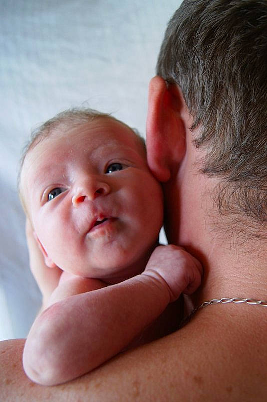 Mila a rejoint le concours — aidez-le/la à gagner de superbes lots ! baby, baby_toddler_clothing, barechested, cheek, child, close_up, ear, forehead, head, interaction, iris, lip, love, muscle, neck, organ, person, skin, stomach, throat