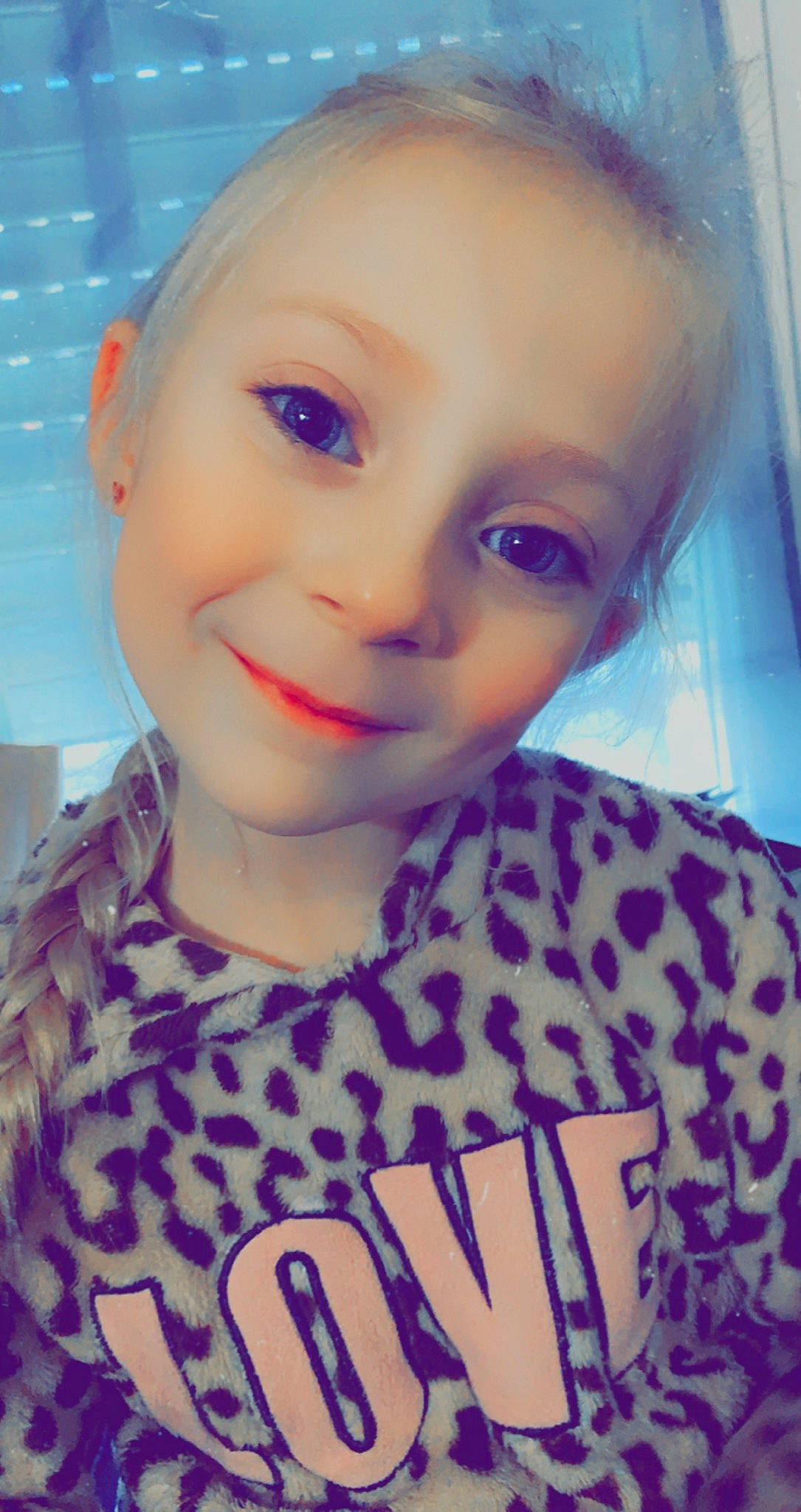 Luna participe au concours pour gagner de l'argent avec cette photo : cheek, chin, eye, eyebrow, eyelash, forehead, hair, hairstyle, happy, head, iris, jaw, joy, lip, mouth, neck, nose, person, purple, skin