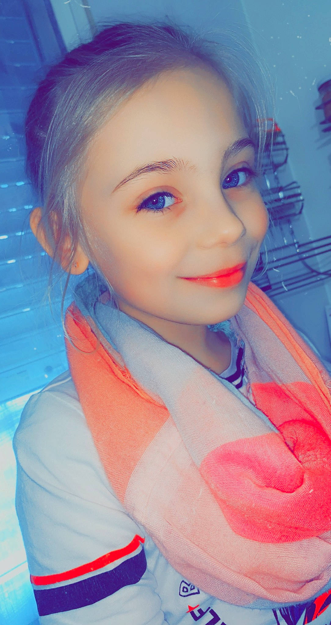 Kelya participe au concours pour gagner de l'argent avec cette photo : black_hair, blue, electric_blue, eye, eyelash, flash_photography, forehead, fun, happy, human_body, iris, jaw, joy, lip, long_hair, neck, nose, orange, person, pink