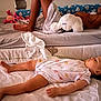 Thalia participe au concours pour gagner de l'argent avec cette photo : baby, child, sleeping, bed, blanket, plush_toy, pajamas, person, foot, room, pillow, sibling, indoor, rest, cozy, furniture, clothing, cute, peaceful, family