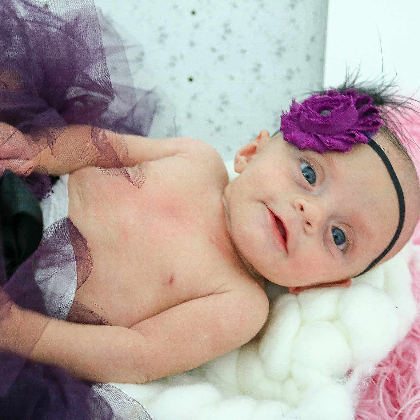 Lyna a rejoint le concours — aidez-le/la à gagner de superbes lots ! child, girl, hair_accessory, happiness, headband, headpiece, infant, photograph, pink, portrait_photography, skin, smile, toddler